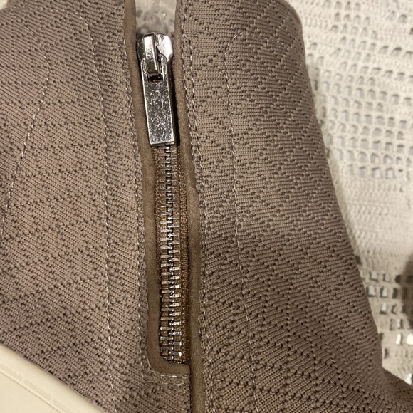 Torrid Canvas Textured Fabric Booties With Inner & Outer Zippers, Size 9WW. - Picture 4 of 10